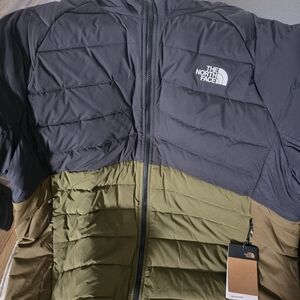 The North Face Men's Puffer Jacket - Black and Olive - XXL Slim Fit